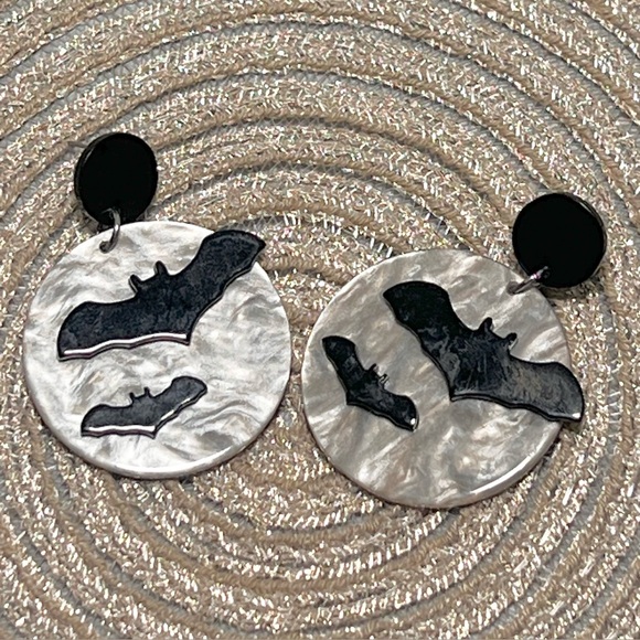 Bat Dangle Earrings Black Marble Look Statement Spooky Goth Halloween 2 inch - Picture 3 of 4